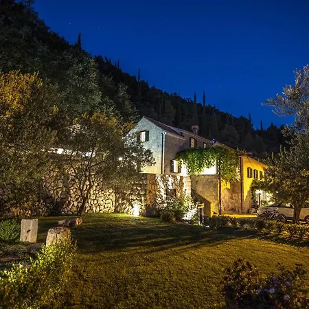 Kameni Dvori - Family Near Dubrovnik *