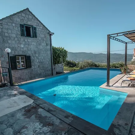 Kameni Dvori - Family Near Dubrovnik *