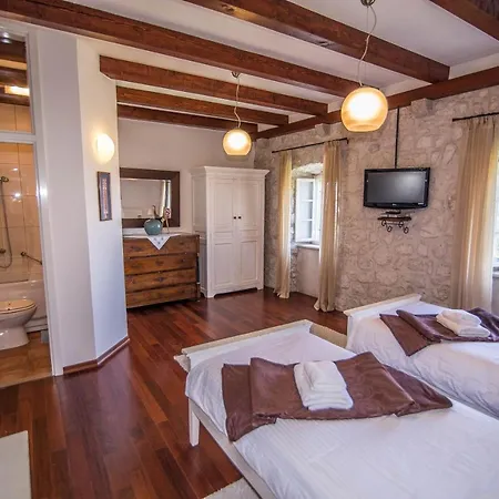 Kameni Dvori - Family Near Dubrovnik Lovorno