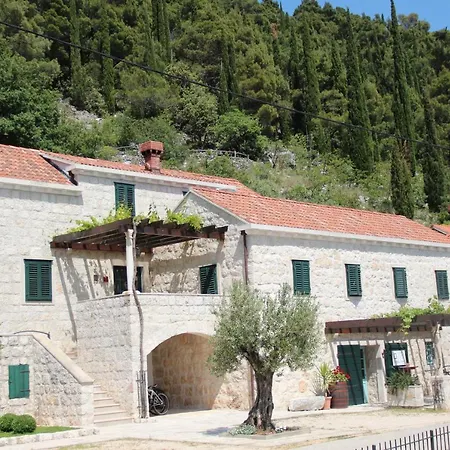 Kameni Dvori - Family Near Dubrovnik Lovorno