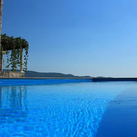 Kameni Dvori - Family Near Dubrovnik *