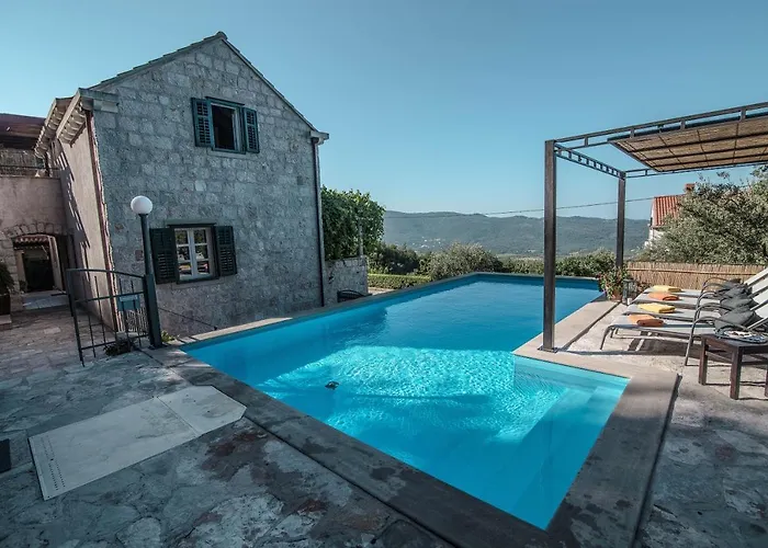 Kameni Dvori - Family Near Dubrovnik *