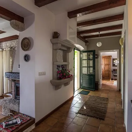 Kameni Dvori - Family Near Dubrovnik * Lovorno