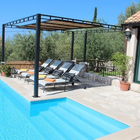 Kameni Dvori - Family Near Dubrovnik *