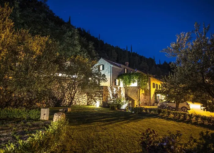 Kameni Dvori - Family Near Dubrovnik *