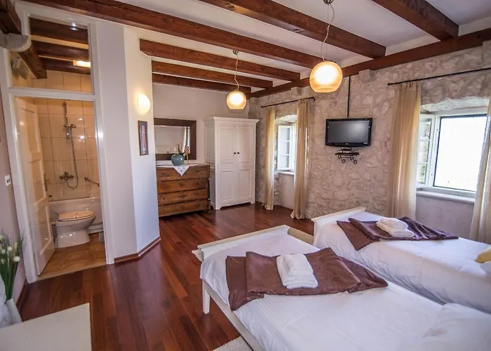 Kameni Dvori - Family Near Dubrovnik Lovorno