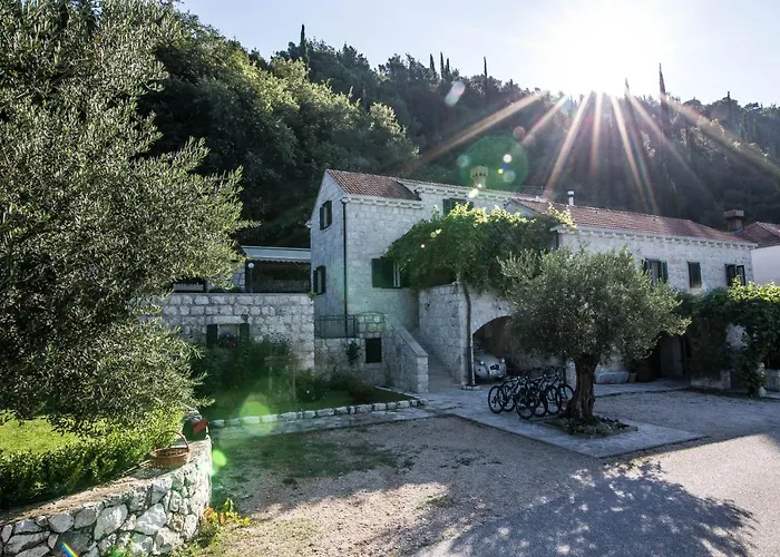 Kameni Dvori - Family Near Dubrovnik * Lovorno