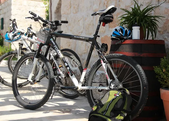 בית נופש Kameni Dvori - Family Near Dubrovnik Lovorno