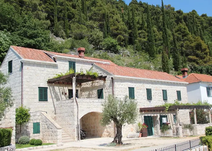 Kameni Dvori - Family Near Dubrovnik Lovorno
